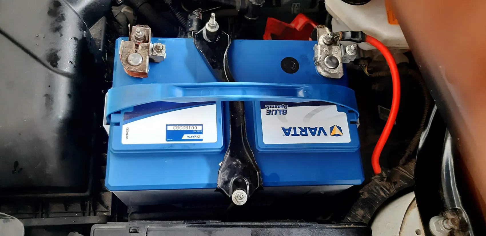 Thay lắp bình ắc quy Varta 65-7MF (12v-85ah) - Xe Ford Explorer
