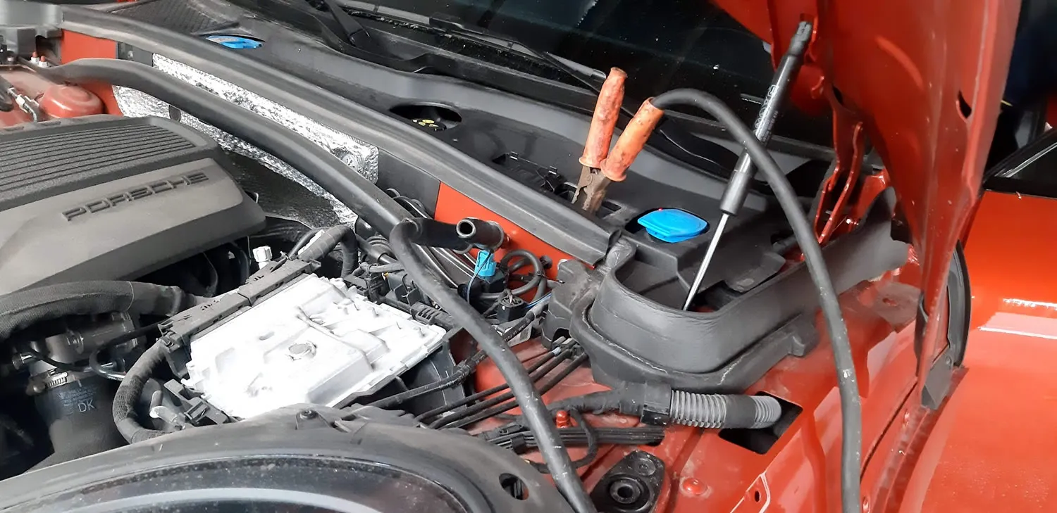 Kích bình xe Porsche