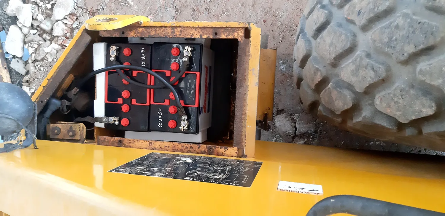 Lắp bình ắc quy Đồng Nai cho xe lu công trình