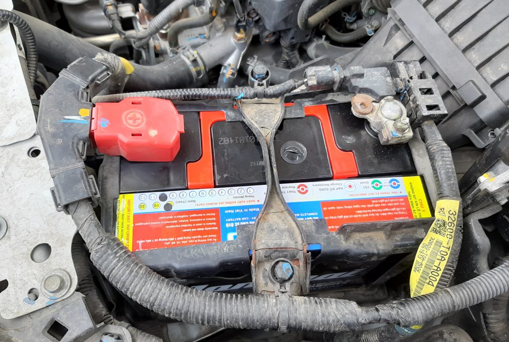 Khoang máy và ắc quy xe Honda CR-V tại Cần Thơ - Ắc Quy Cát Lâm