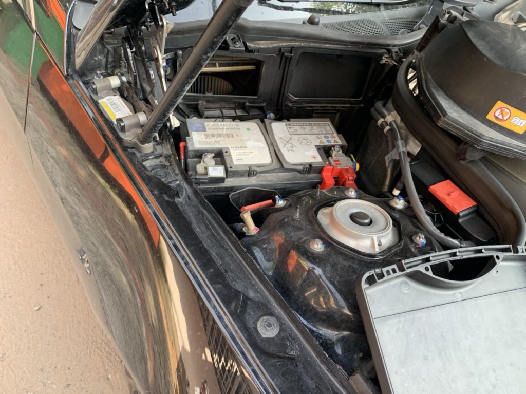 Thay bình ắc quy xe Mercedes E250 tại Cần Thơ - Ắc Quy Cát Lâm