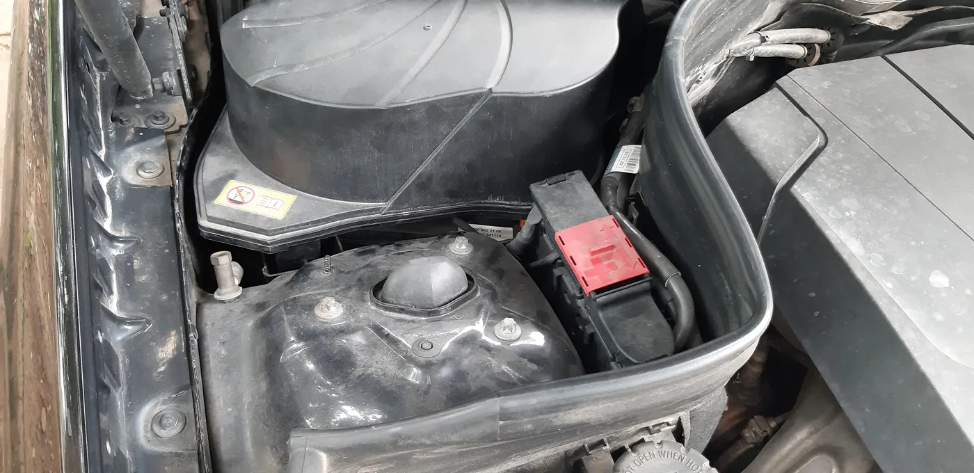 vị trí câu bình xe GLK 250 4 Matic tại Cần Thơ - Ắc Quy Cát Lâm