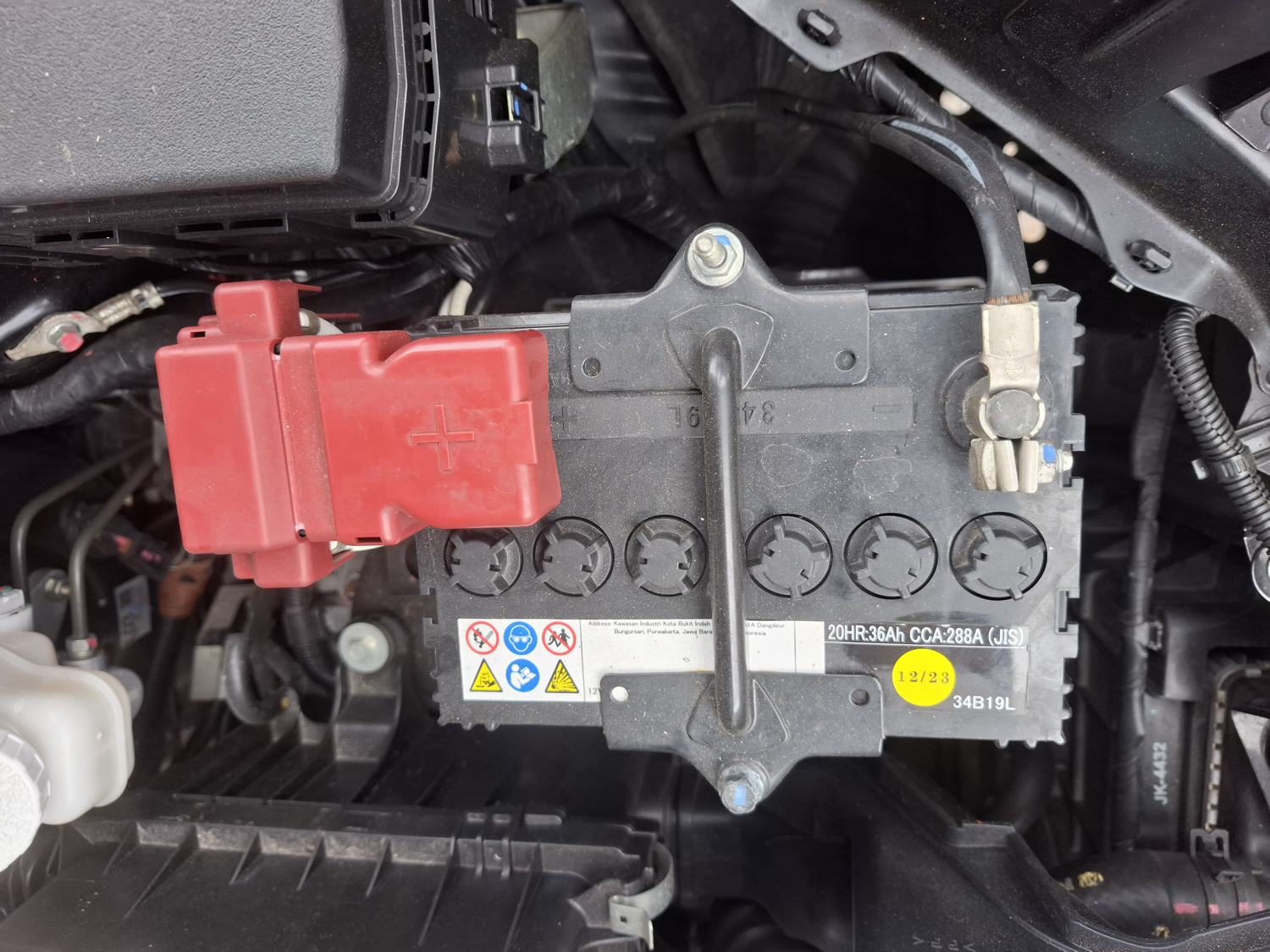 Vị trí bình ắc quy theo xe Mitsubishi Xforce trong khoang động cơ tại Cần Thơ - Ắc Quy Cát Lâm