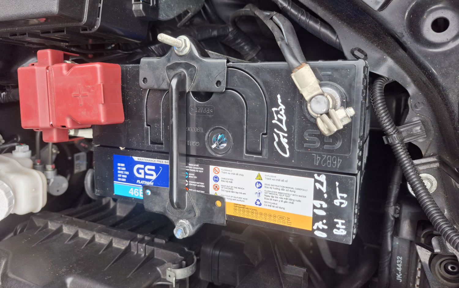 Thay bình ắc quy GS Platinum MF 46B24L 12V 45Ah cho xe Mitsubishi Xforce tại Cần Thơ - Ắc Quy Cát Lâm