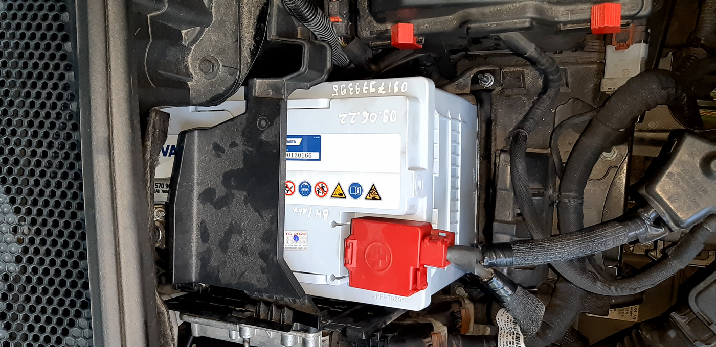 Thay bình ắc quy Varta LN3 Peugeot 5008 tại Cần Thơ - Ắc Quy Cát Lâm