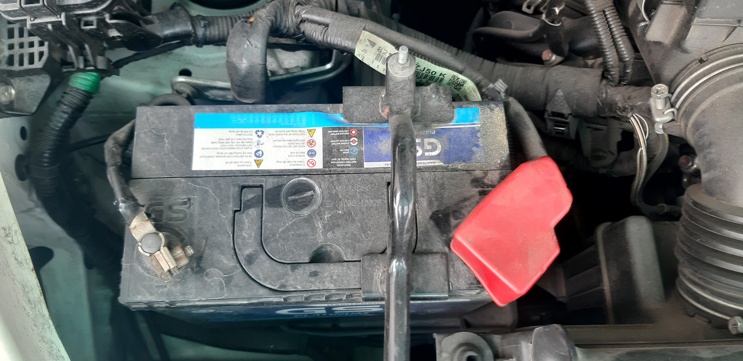 Gắn ắc quy GS cho xe Toyota Rush tại Cần Thơ - Ắc Quy Cát Lâm