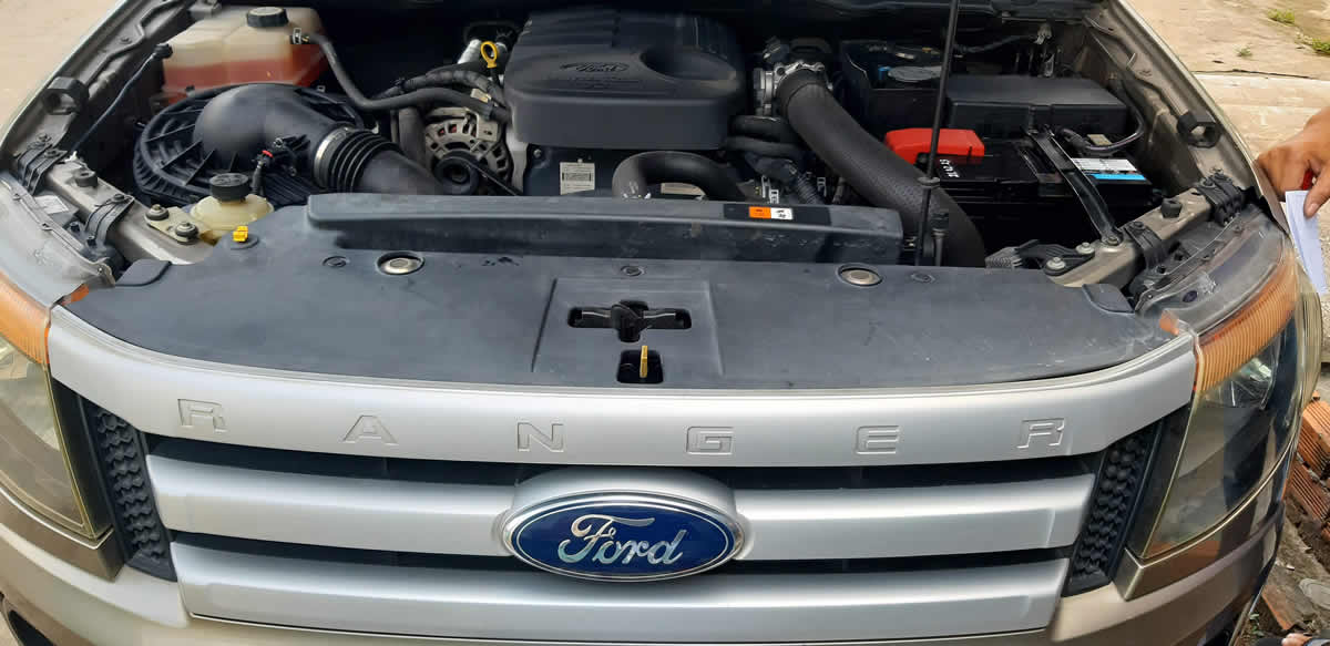 Xe Ford Ranger di chuyển tại Cần Thơ